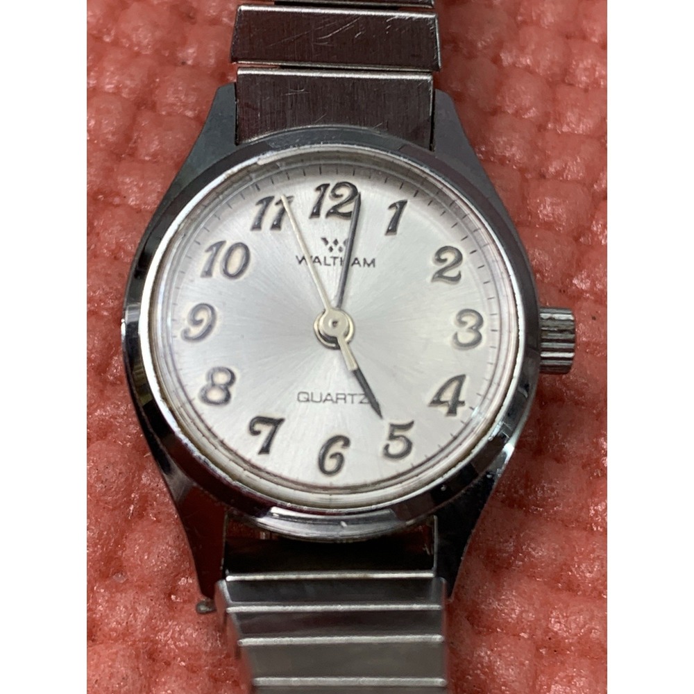 Waltham Classic Womens Watch XL693-203 Oval Silver Tone Hong Kong NEEDS BATTERY